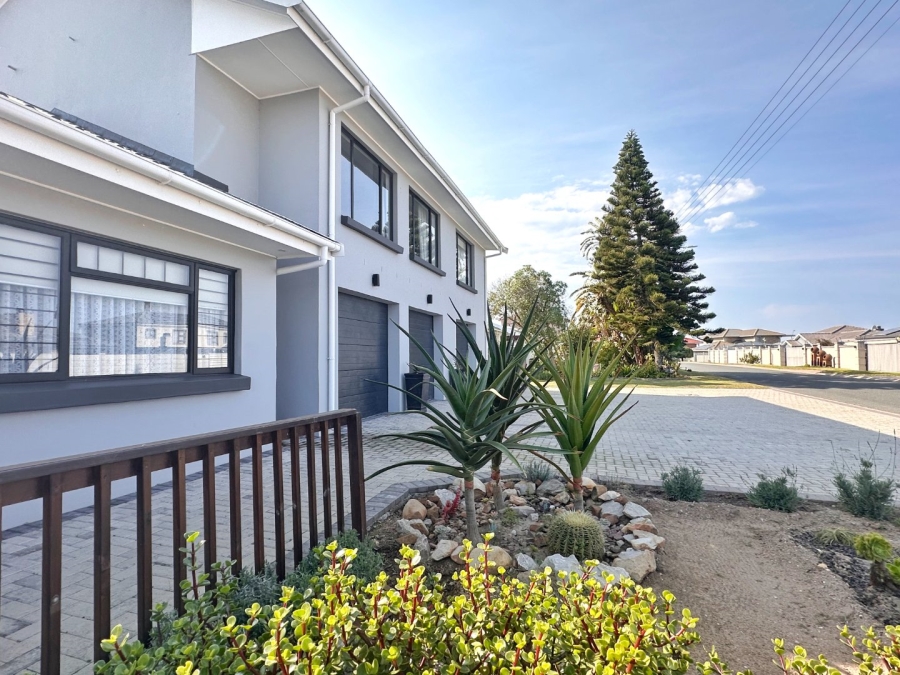 5 Bedroom Property for Sale in Fraaiuitsig Western Cape